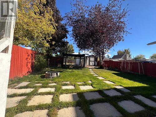 306 5Th Avenue S Avenue, Cranbrook, BC - Outdoor With Backyard