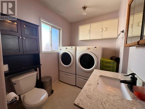 306 5Th Avenue S Avenue, Cranbrook, BC - Indoor Photo Showing Laundry Room