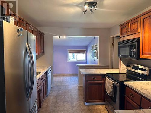 306 5Th Avenue S Avenue, Cranbrook, BC - Indoor Photo Showing Kitchen