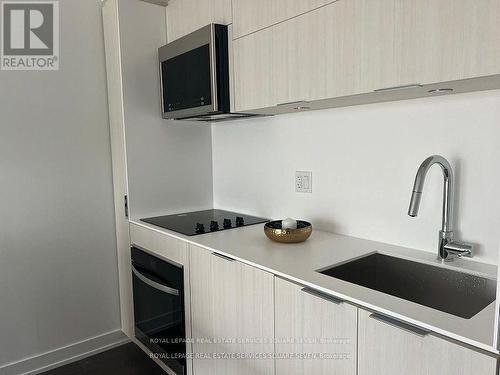 1009 - 370 Martha Street, Burlington, ON - Indoor Photo Showing Kitchen