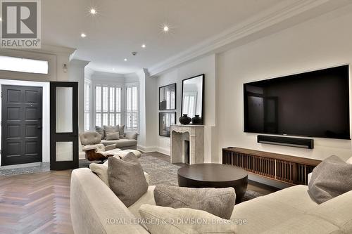 69 Sullivan Street, Toronto, ON - Indoor Photo Showing Living Room