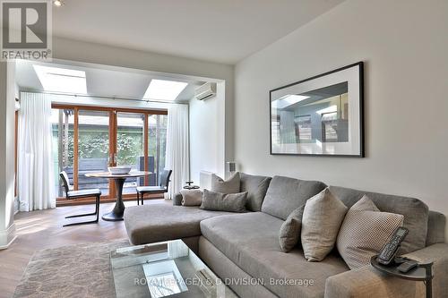 69 Sullivan Street, Toronto, ON - Indoor Photo Showing Living Room