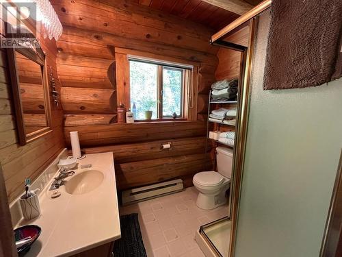 5915 Cedar Creek Road, Likely, BC - Indoor Photo Showing Bathroom