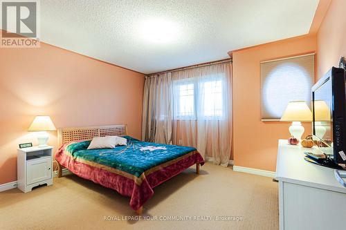 18 Stookes Crescent, Richmond Hill, ON - Indoor Photo Showing Bedroom