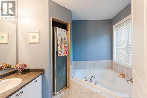 18 Stookes Crescent, Richmond Hill, ON - Indoor Photo Showing Bathroom