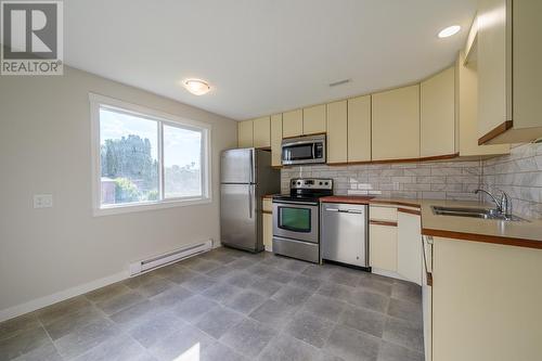 2663 Young Place Lot# 18, Kamloops, BC - Indoor Photo Showing Kitchen With Double Sink