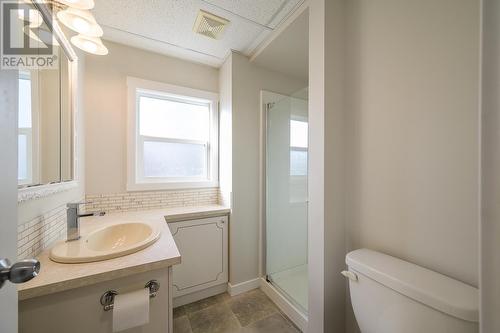 2663 Young Place Lot# 18, Kamloops, BC - Indoor Photo Showing Bathroom