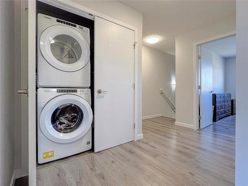 7 Boschman Bay, Brandon, MB - Indoor Photo Showing Laundry Room