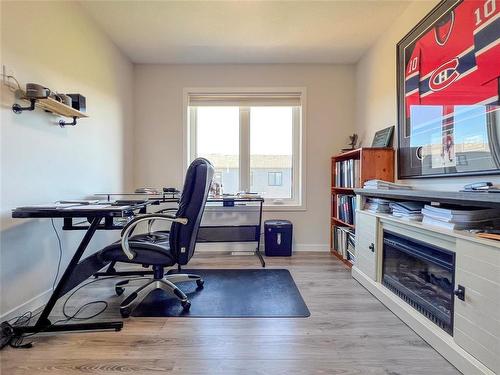 7 Boschman Bay, Brandon, MB - Indoor Photo Showing Office