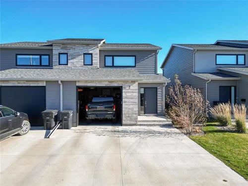 7 Boschman Bay, Brandon, MB - Outdoor With Facade