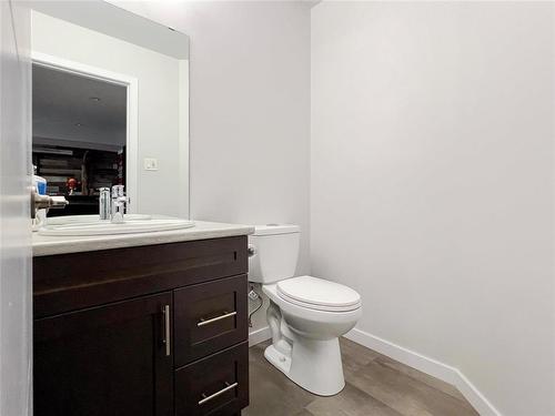 7 Boschman Bay, Brandon, MB - Indoor Photo Showing Bathroom