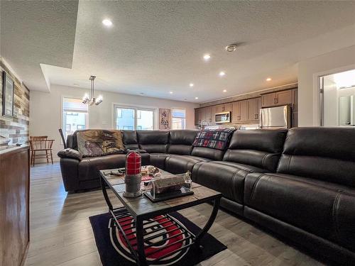 7 Boschman Bay, Brandon, MB - Indoor Photo Showing Living Room