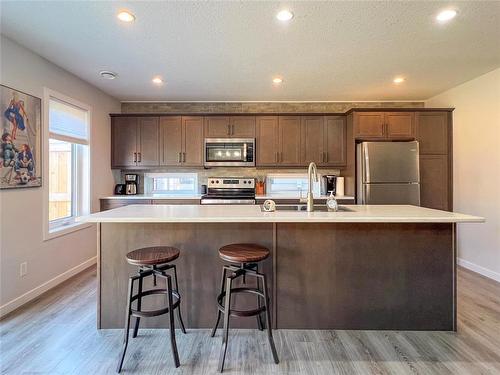 7 Boschman Bay, Brandon, MB - Indoor Photo Showing Kitchen