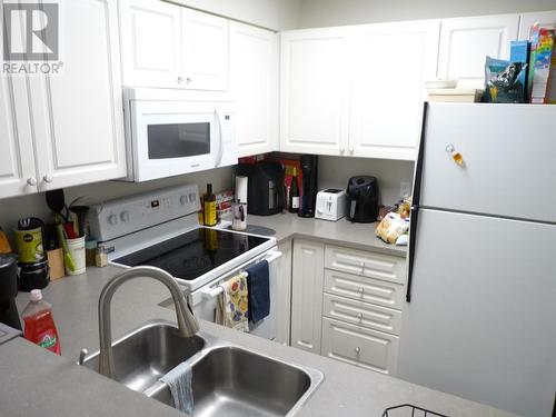 1160 Hugh Allan Drive Unit# 203, Kamloops, BC - Indoor Photo Showing Kitchen With Double Sink