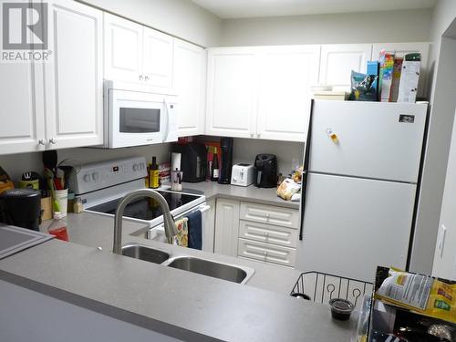 1160 Hugh Allan Drive Unit# 203, Kamloops, BC - Indoor Photo Showing Kitchen With Double Sink