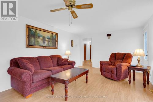 458 Rose Road, Quinte West, ON - Indoor Photo Showing Living Room