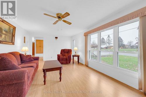 458 Rose Road, Quinte West, ON - Indoor Photo Showing Living Room