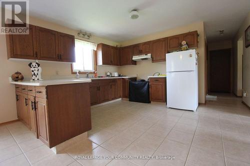 20161 Bathurst Street, East Gwillimbury, ON - Indoor Photo Showing Kitchen