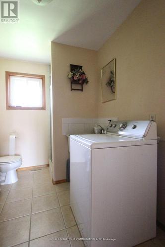 20161 Bathurst Street, East Gwillimbury, ON - Indoor Photo Showing Laundry Room