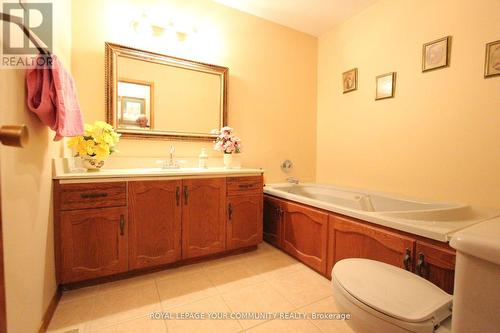 20161 Bathurst Street, East Gwillimbury, ON - Indoor Photo Showing Bathroom