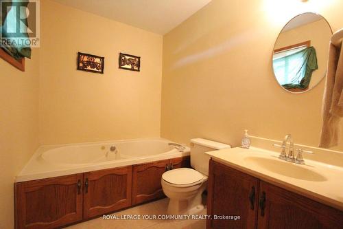 20161 Bathurst Street, East Gwillimbury, ON - Indoor Photo Showing Bathroom