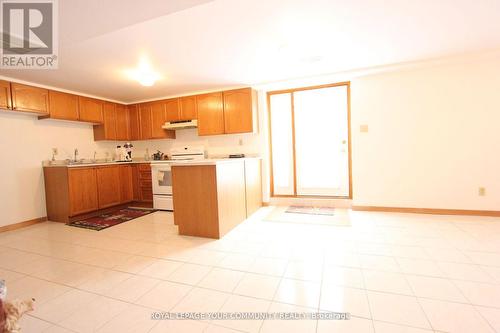 20161 Bathurst Street, East Gwillimbury, ON - Indoor Photo Showing Kitchen