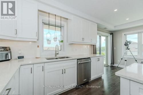 307 - 249 Grey Silo Road, Waterloo, ON - Indoor Photo Showing Kitchen With Double Sink With Upgraded Kitchen