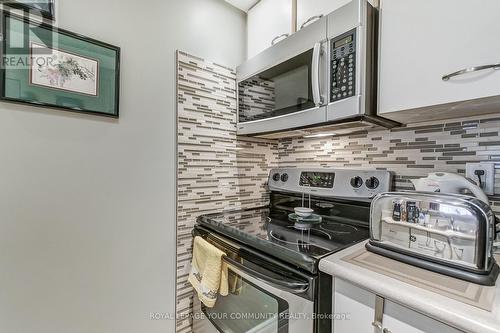 233 - 65 Bristol Road E, Mississauga, ON - Indoor Photo Showing Kitchen