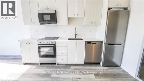 304 - 15 Wellington Street S, Kitchener, ON - Indoor Photo Showing Kitchen