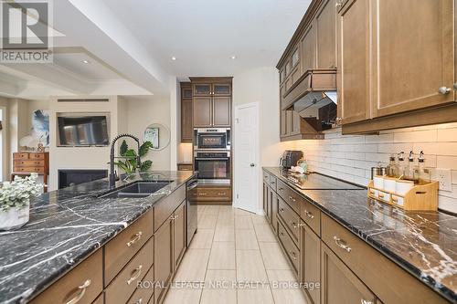 5 Abbott Place, Pelham, ON - Indoor Photo Showing Kitchen With Double Sink With Upgraded Kitchen