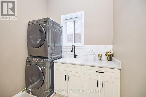 5 Abbott Place, Pelham, ON - Indoor Photo Showing Laundry Room