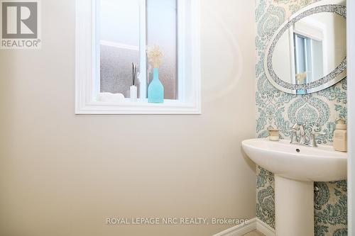 5 Abbott Place, Pelham, ON - Indoor Photo Showing Bathroom