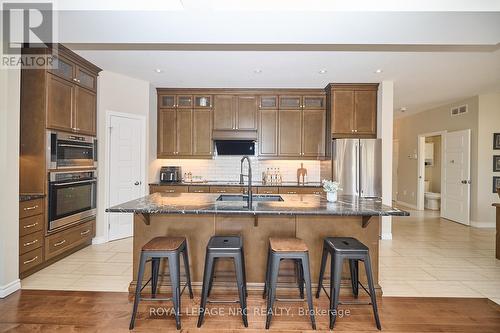 5 Abbott Place, Pelham, ON - Indoor Photo Showing Kitchen With Double Sink With Upgraded Kitchen