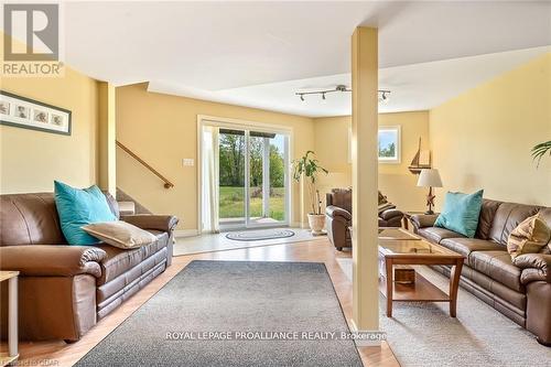 66 Storms Road, Prince Edward County (South Marysburgh), ON - Indoor Photo Showing Living Room