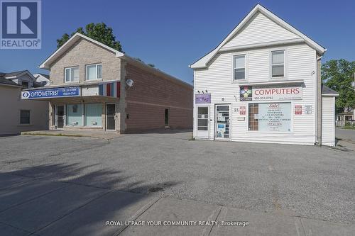 11/13 Main St E, Newmarket, ON 