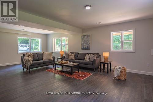 9297 Highway 118 E, Minden Hills, ON - Indoor Photo Showing Living Room