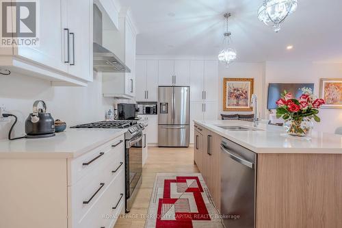 19 - 8974 Willoughby Drive, Niagara Falls, ON - Indoor Photo Showing Kitchen With Upgraded Kitchen