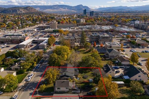 1025 & 1033/1035 Laurier Avenue, Kelowna, BC - Outdoor With View