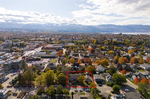 1025 & 1033/1035 Laurier Avenue, Kelowna, BC - Outdoor With View