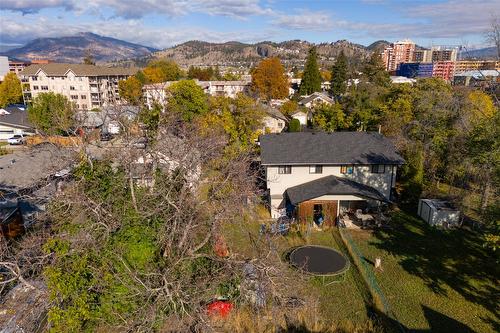 1025 & 1033/1035 Laurier Avenue, Kelowna, BC - Outdoor With View