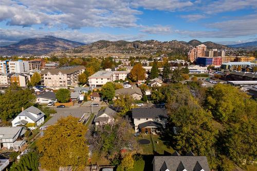 1025 & 1033/1035 Laurier Avenue, Kelowna, BC - Outdoor With View