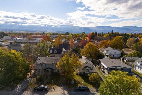 1025 & 1033/1035 Laurier Avenue, Kelowna, BC - Outdoor With View