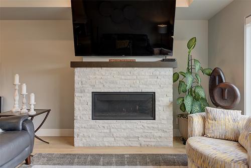 28-2161 Upper Sundance Drive, West Kelowna, BC - Indoor Photo Showing Living Room With Fireplace