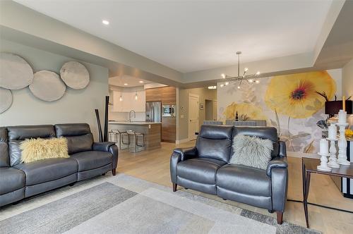 28-2161 Upper Sundance Drive, West Kelowna, BC - Indoor Photo Showing Living Room