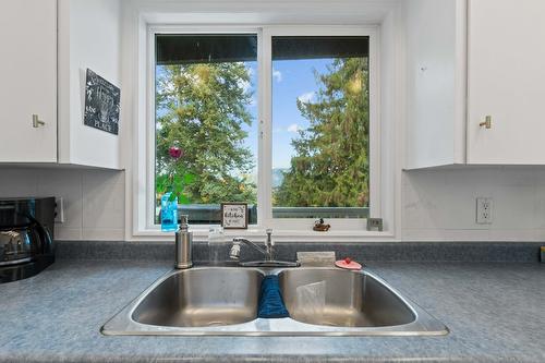 2190 Okanagan Avenue, Salmon Arm, BC - Indoor Photo Showing Kitchen With Double Sink