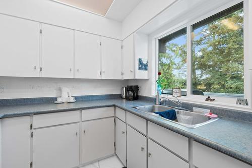 2190 Okanagan Avenue, Salmon Arm, BC - Indoor Photo Showing Kitchen With Double Sink