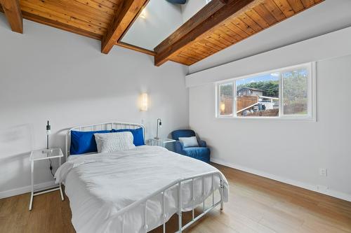 2190 Okanagan Avenue, Salmon Arm, BC - Indoor Photo Showing Bedroom