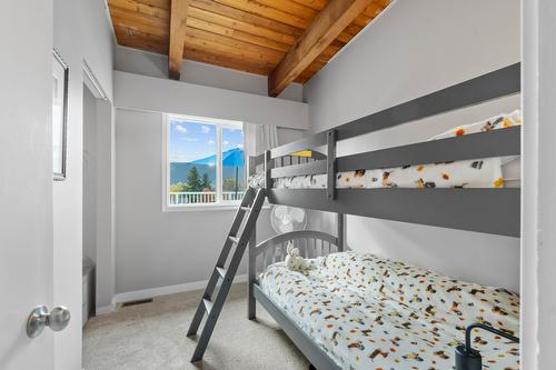 2190 Okanagan Avenue, Salmon Arm, BC - Indoor Photo Showing Bedroom