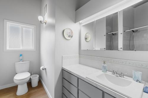 2190 Okanagan Avenue, Salmon Arm, BC - Indoor Photo Showing Bathroom