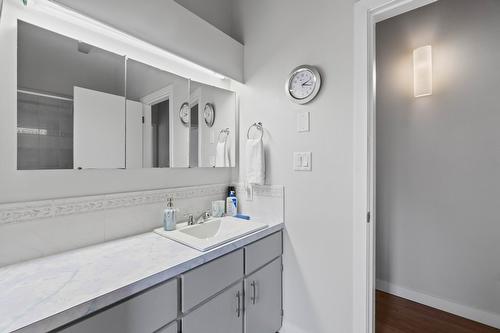 2190 Okanagan Avenue, Salmon Arm, BC - Indoor Photo Showing Bathroom